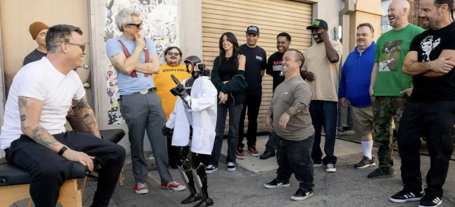 the gang meets larry